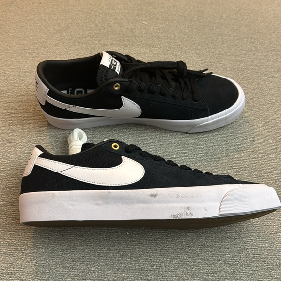 Nike SB Zoom Blazer Low Pro GT-
Mens-size 10
Women’s-11.5 - Picture 2 of 5